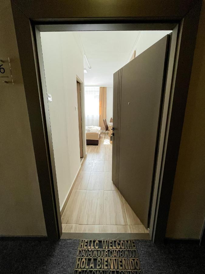 Oereg-To Hotel Es Rendezvenyter Tata Eksteriør bilde