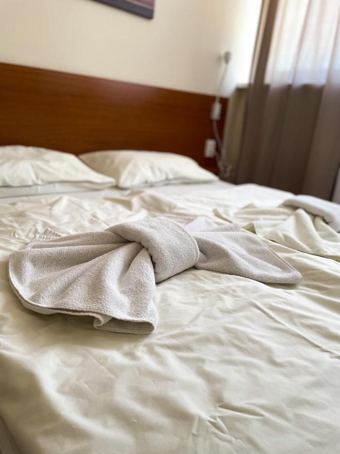 Oereg-To Hotel Es Rendezvenyter Tata Eksteriør bilde
